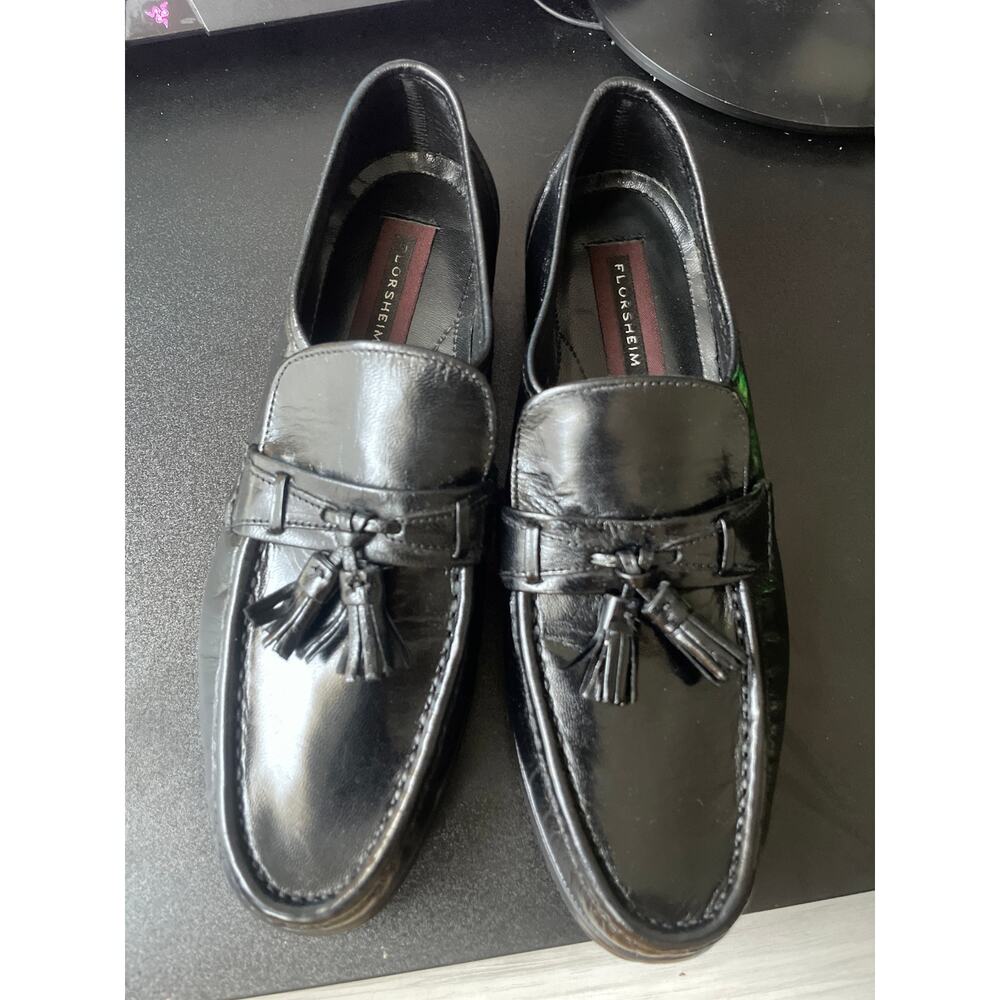Size 8 Men’s Florsheim loafers (Never worn)